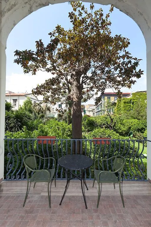 The Bellini House By House In Naples Bed & Breakfast