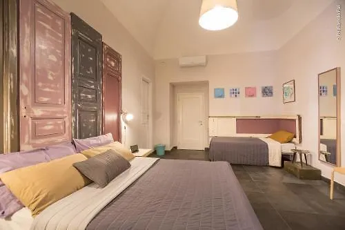 לינה וארוחת בוקר The Bellini House By House In נאפולי