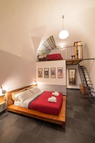 **  לינה וארוחת בוקר The Bellini House By House In נאפולי איטליה