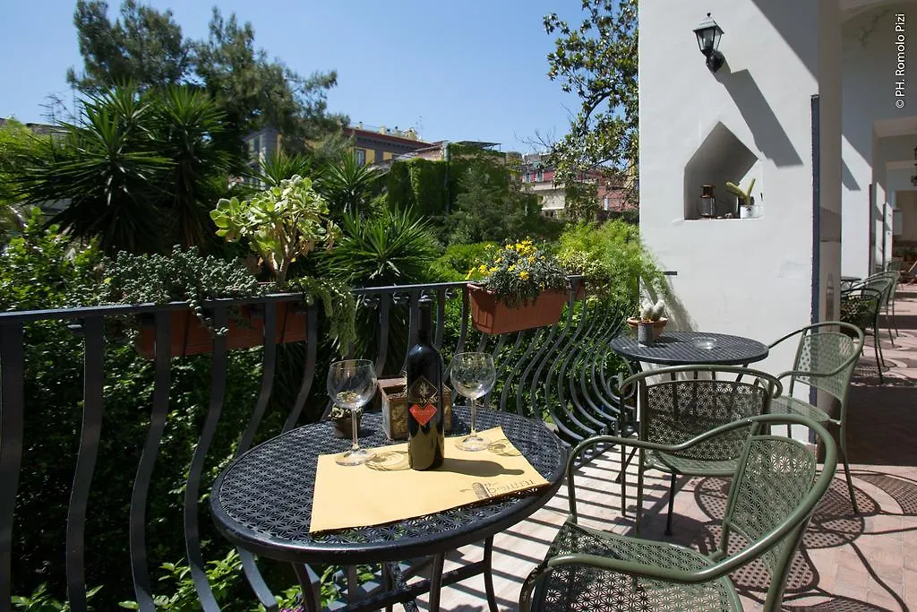 לינה וארוחת בוקר The Bellini House By House In נאפולי