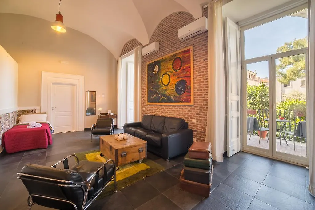לינה וארוחת בוקר The Bellini House By House In נאפולי