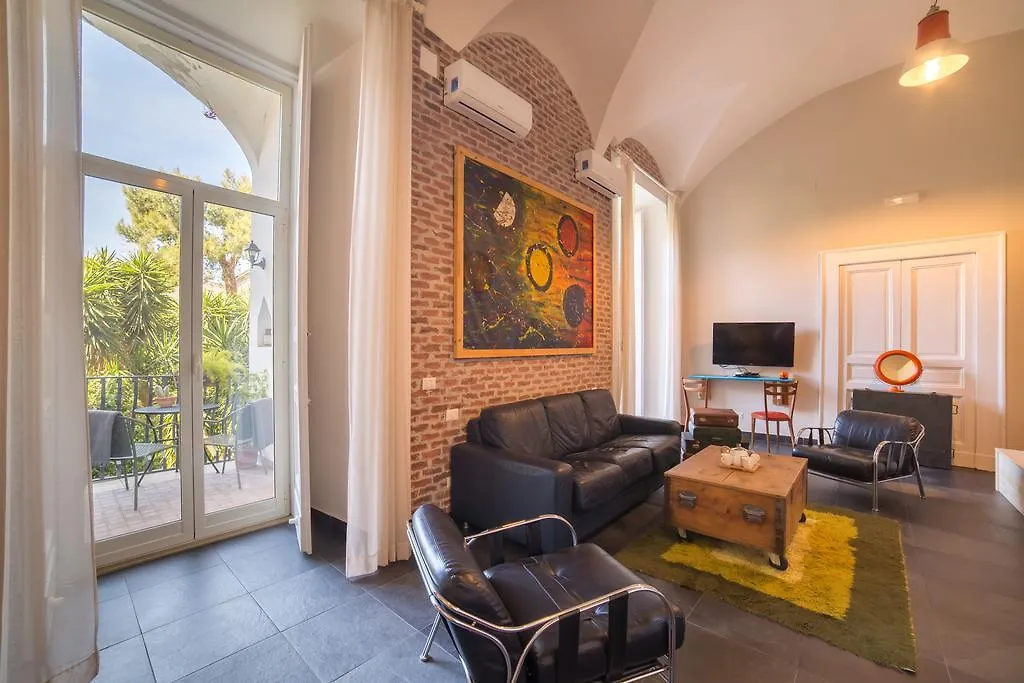 לינה וארוחת בוקר The Bellini House By House In נאפולי