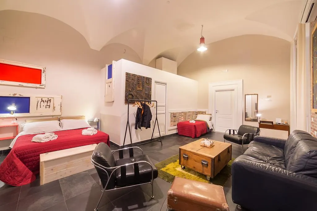 לינה וארוחת בוקר The Bellini House By House In נאפולי 2*,