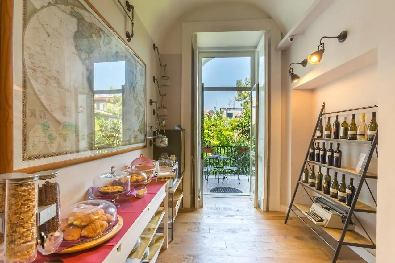 **  לינה וארוחת בוקר The Bellini House By House In נאפולי איטליה